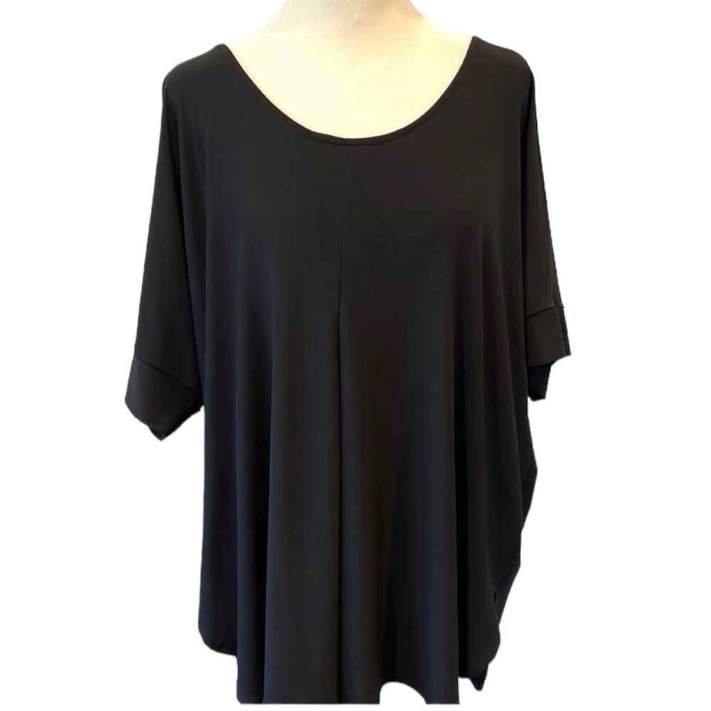 Last Tango Black short sleeve hi-low flowy top. Size L. NWT